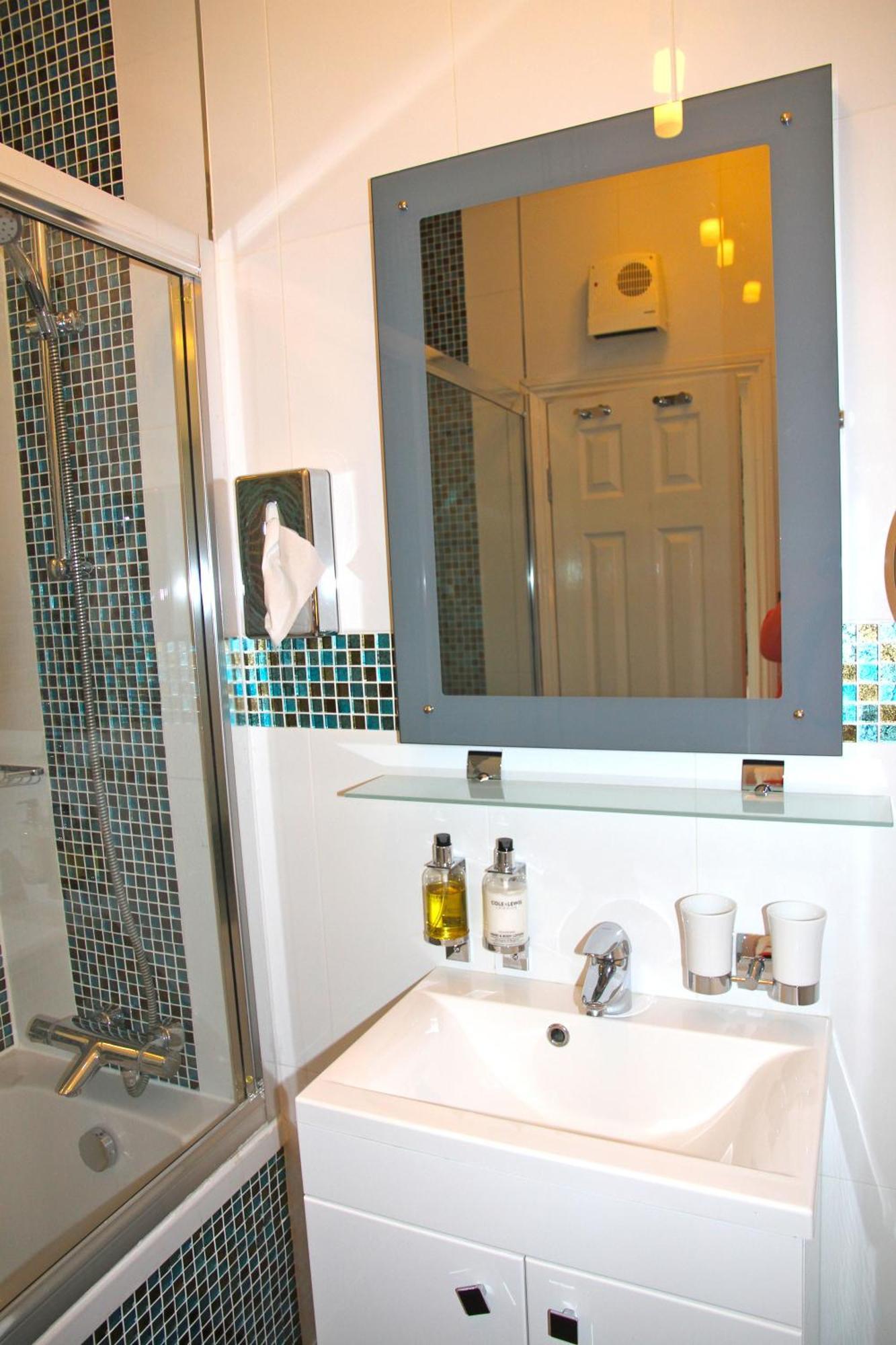 Crompton Guest House Hounslow Ngoại thất bức ảnh