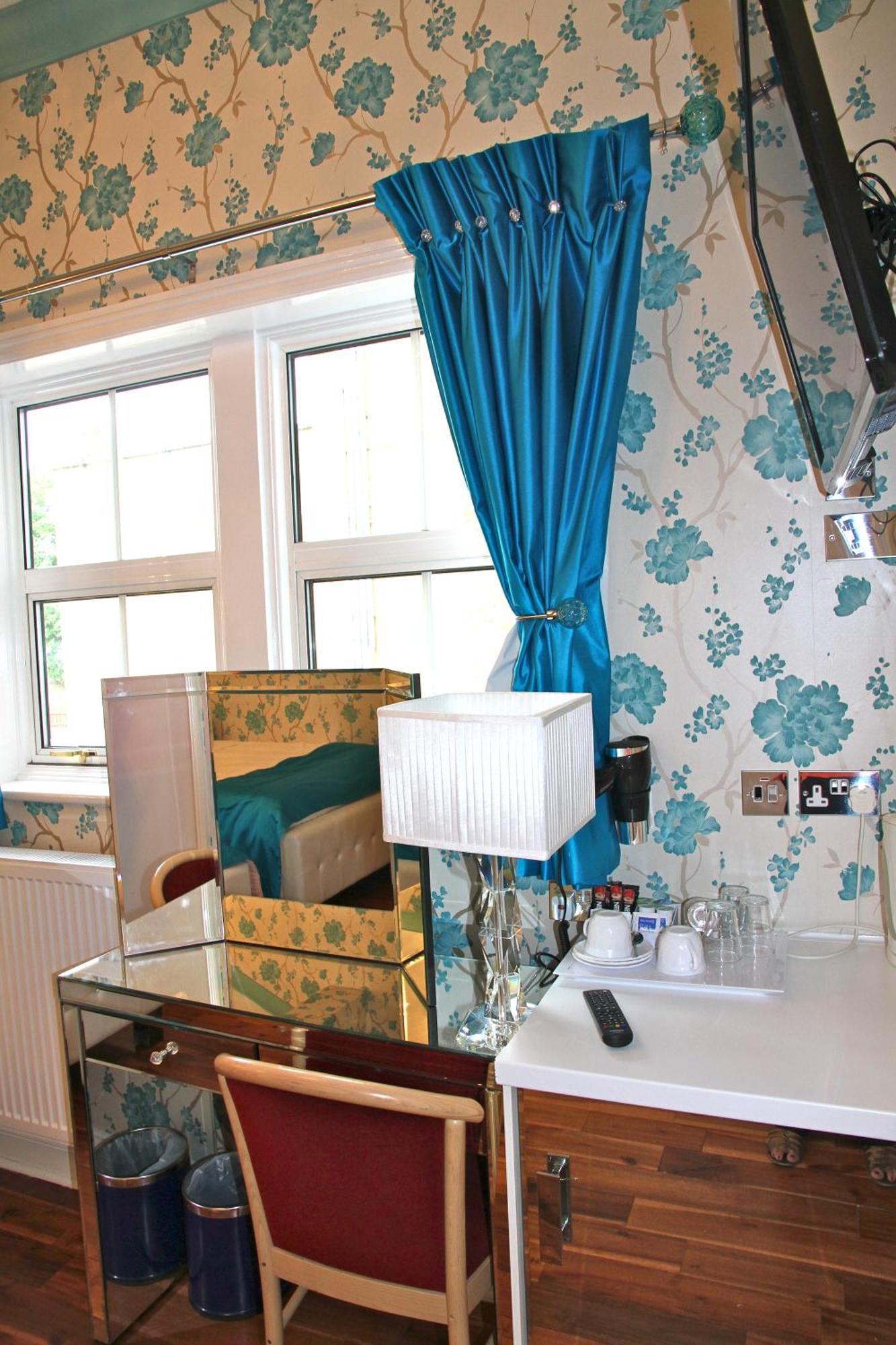 Crompton Guest House Hounslow Ngoại thất bức ảnh