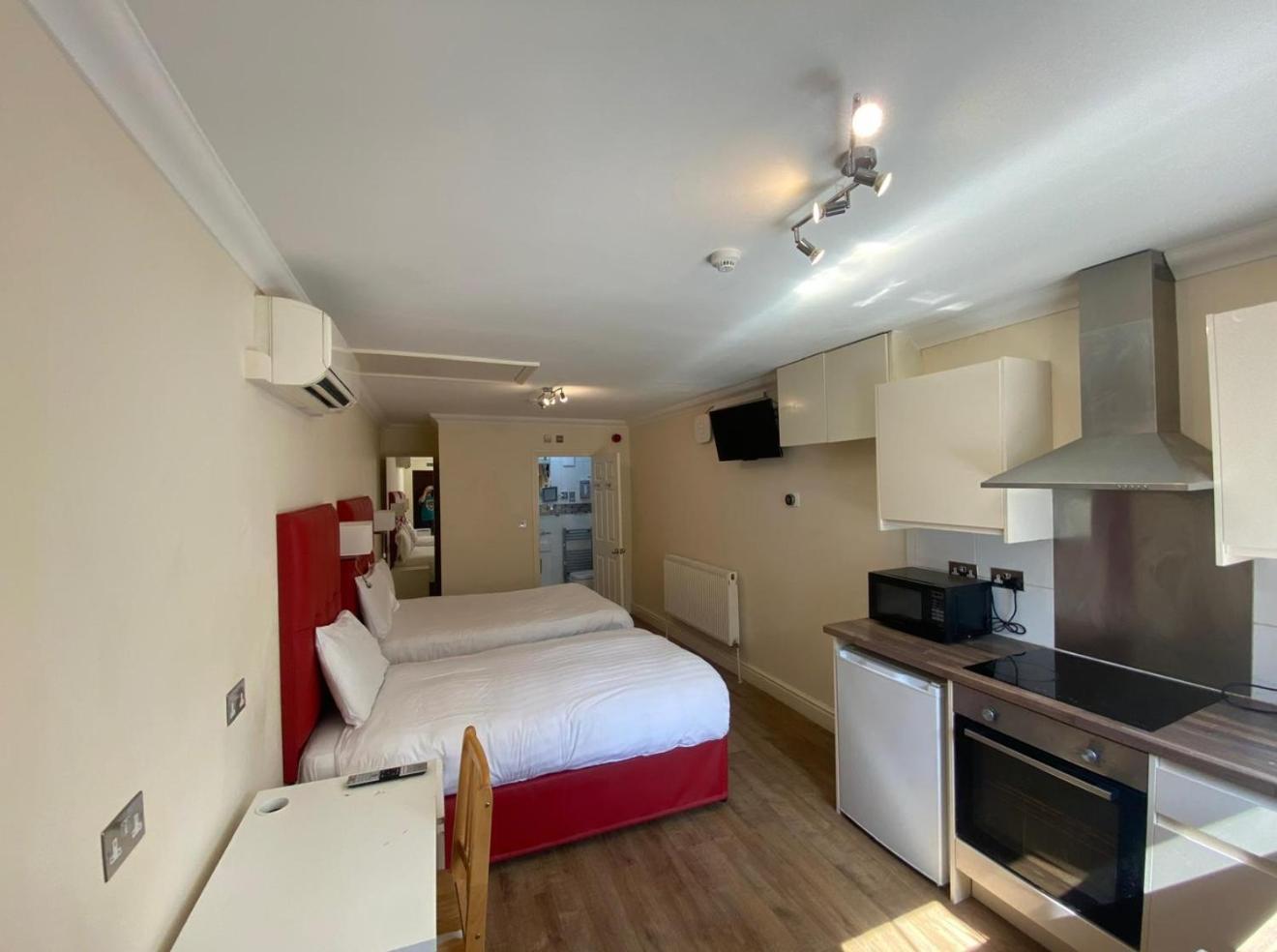 Crompton Guest House Hounslow Ngoại thất bức ảnh