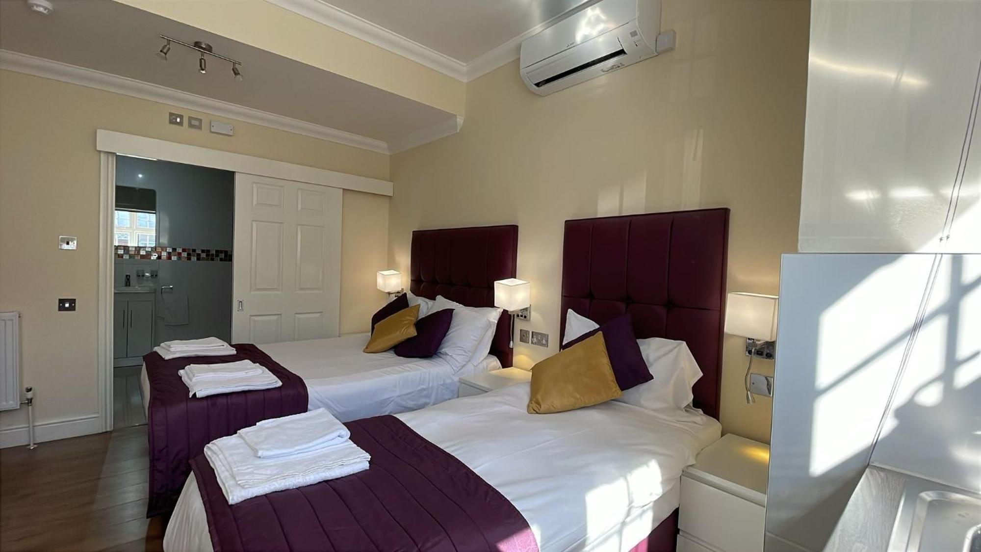 Crompton Guest House Hounslow Ngoại thất bức ảnh