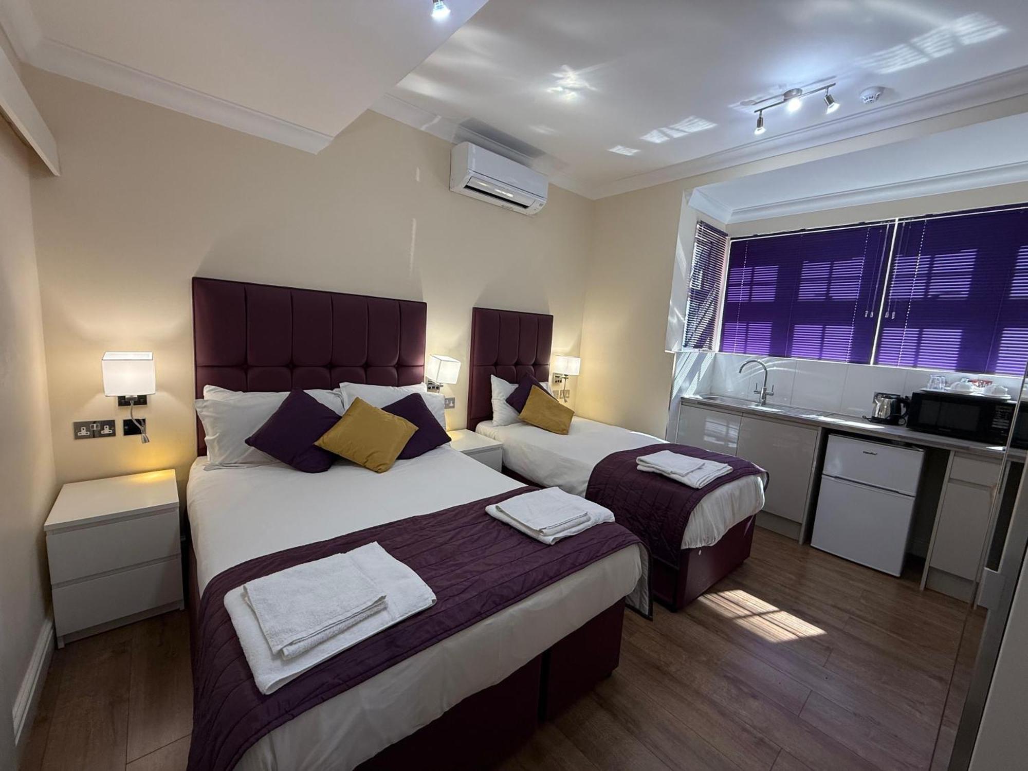Crompton Guest House Hounslow Ngoại thất bức ảnh