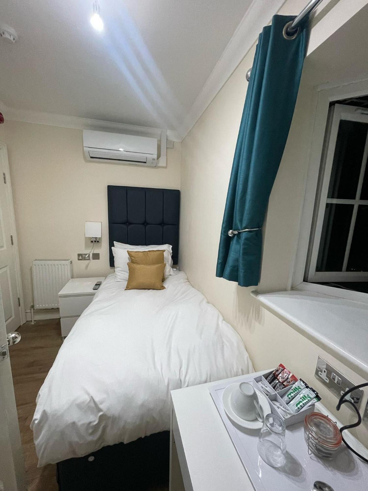 Crompton Guest House Hounslow Ngoại thất bức ảnh