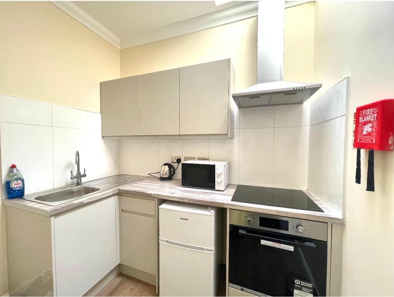 Crompton Guest House Hounslow Ngoại thất bức ảnh