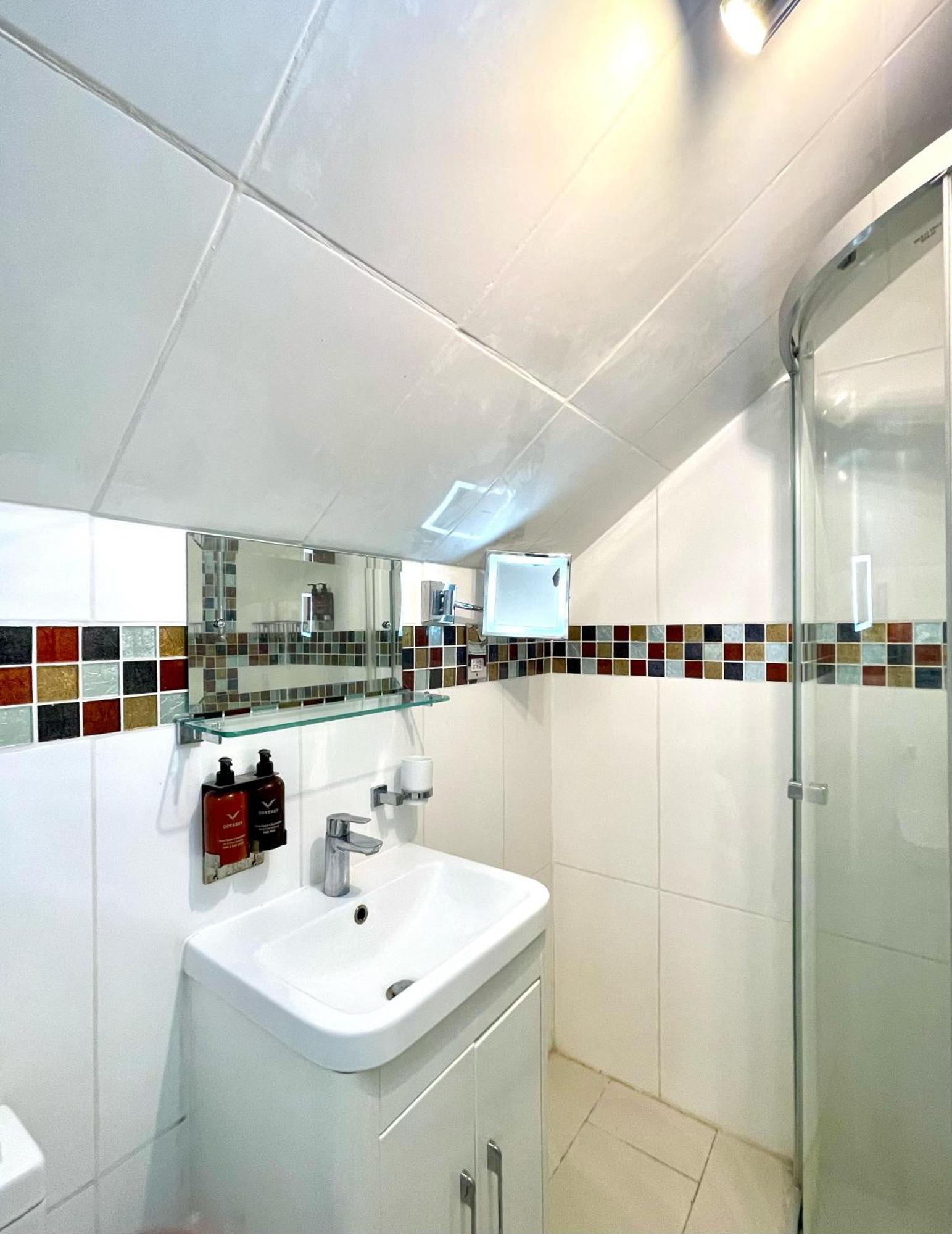 Crompton Guest House Hounslow Ngoại thất bức ảnh