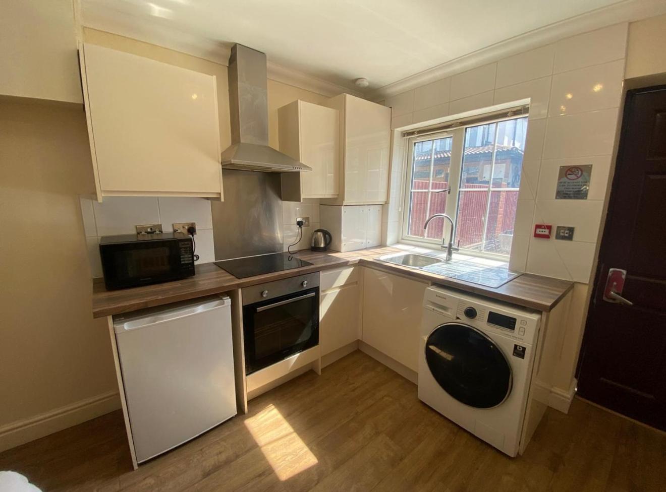 Crompton Guest House Hounslow Ngoại thất bức ảnh