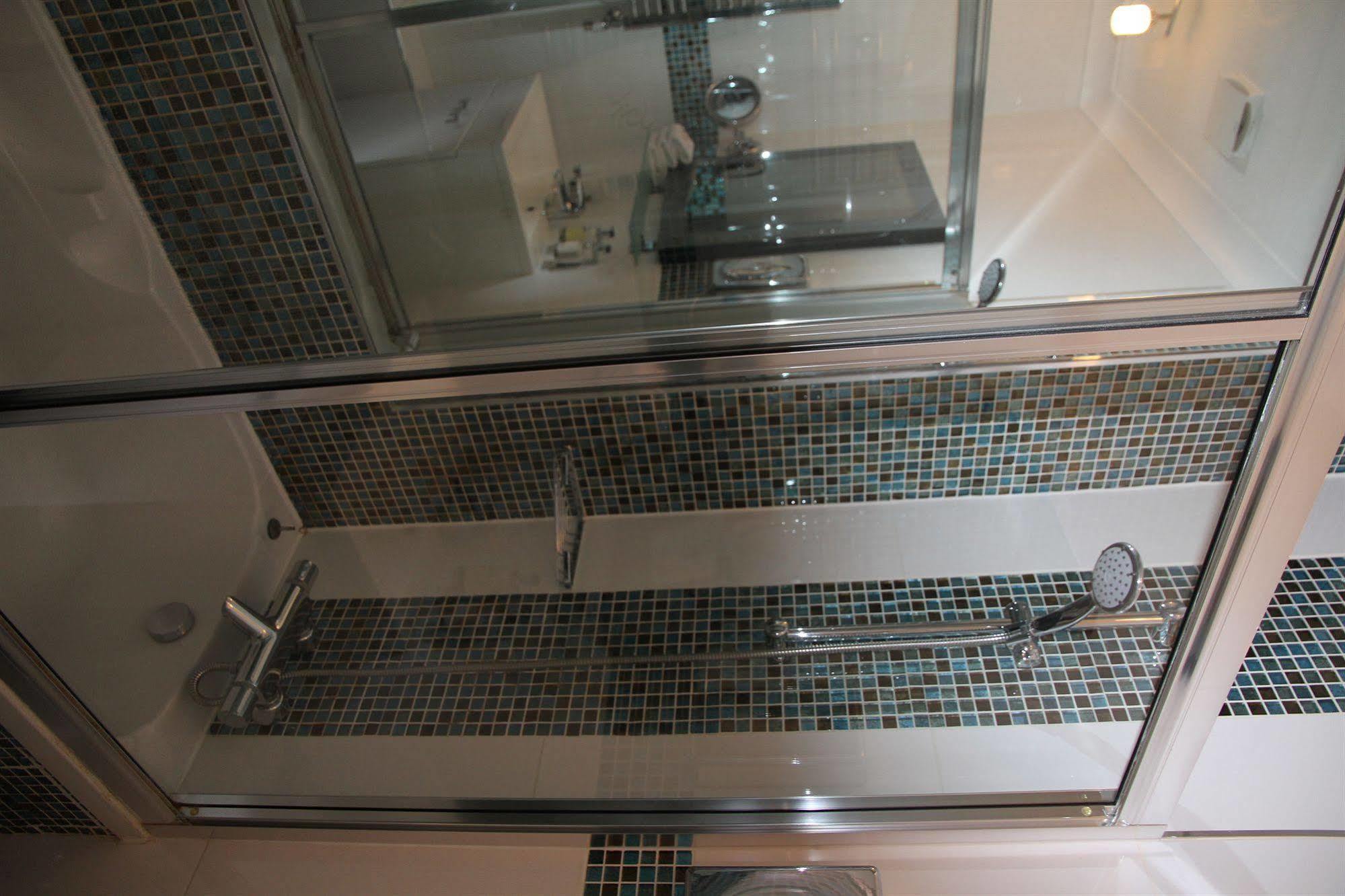 Crompton Guest House Hounslow Ngoại thất bức ảnh