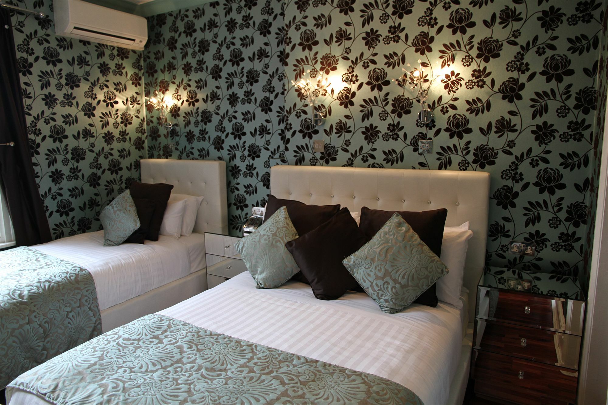 Crompton Guest House Hounslow Ngoại thất bức ảnh
