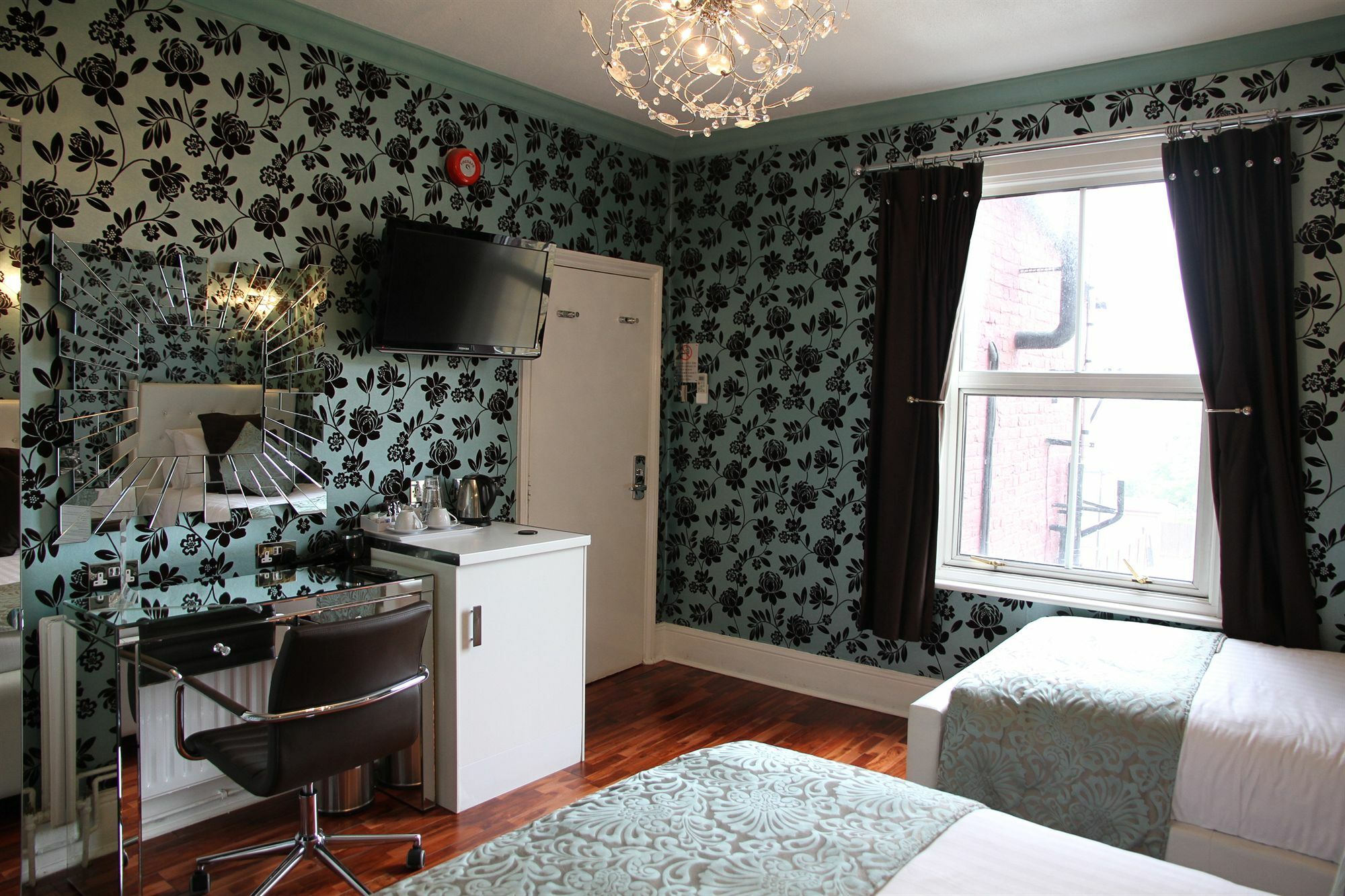Crompton Guest House Hounslow Ngoại thất bức ảnh