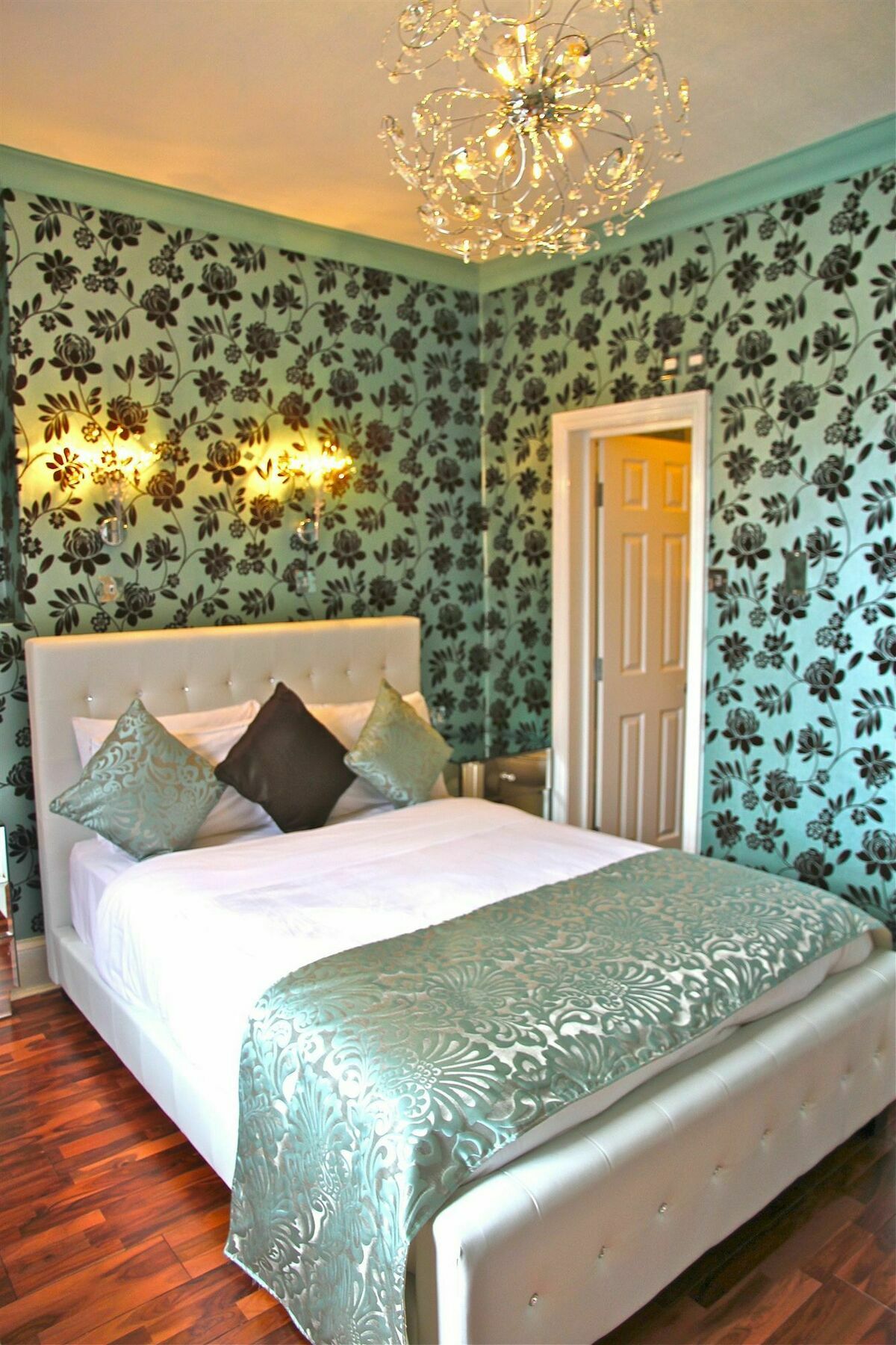 Crompton Guest House Hounslow Ngoại thất bức ảnh