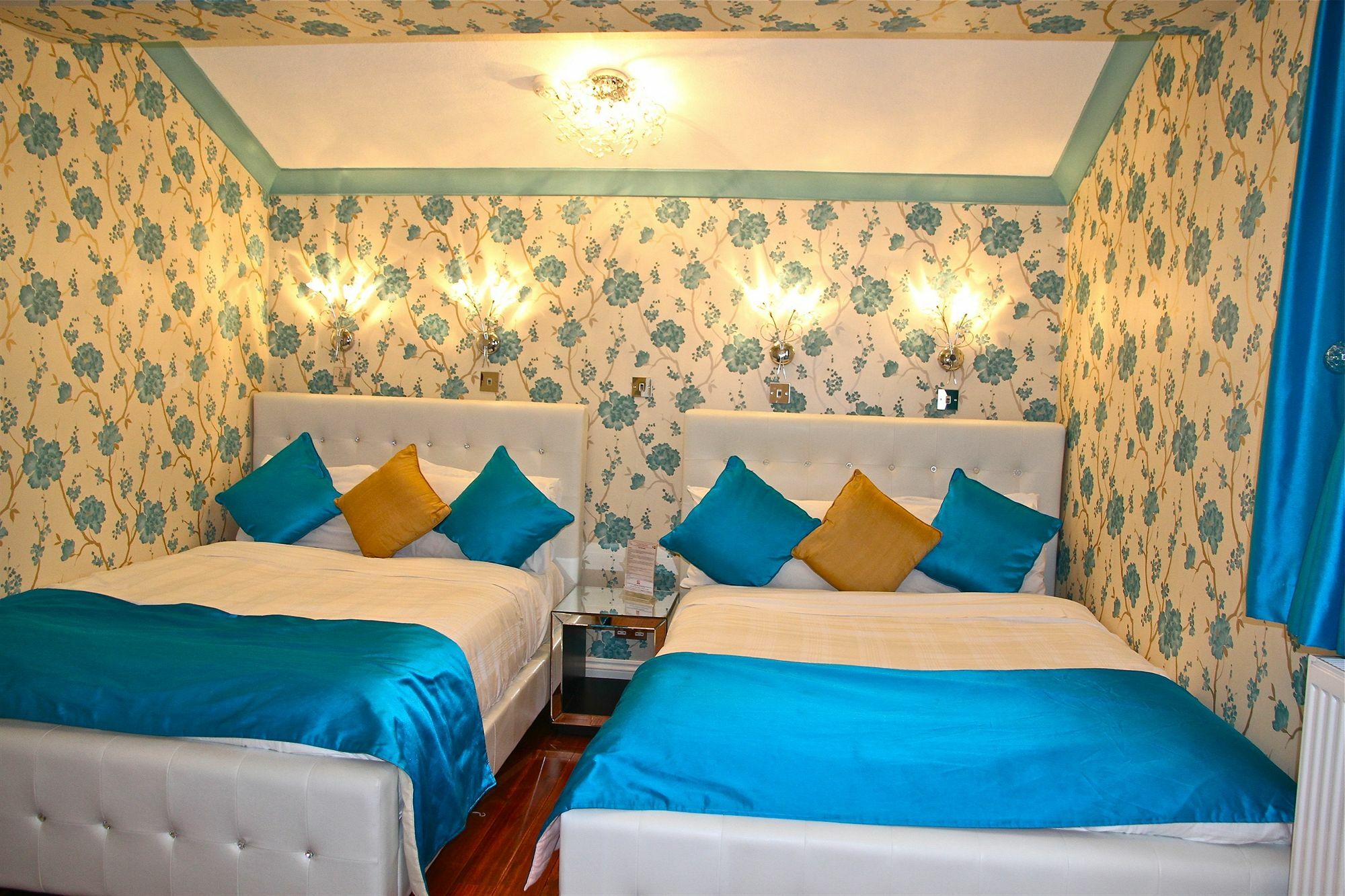 Crompton Guest House Hounslow Ngoại thất bức ảnh